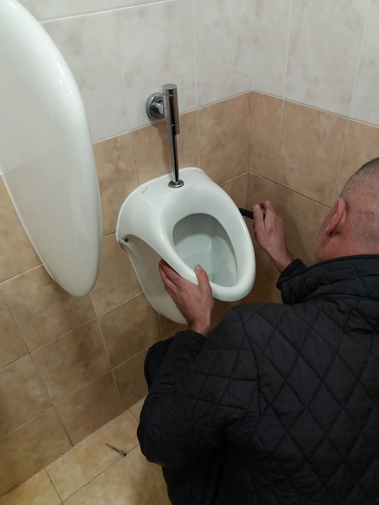 запушен писуар