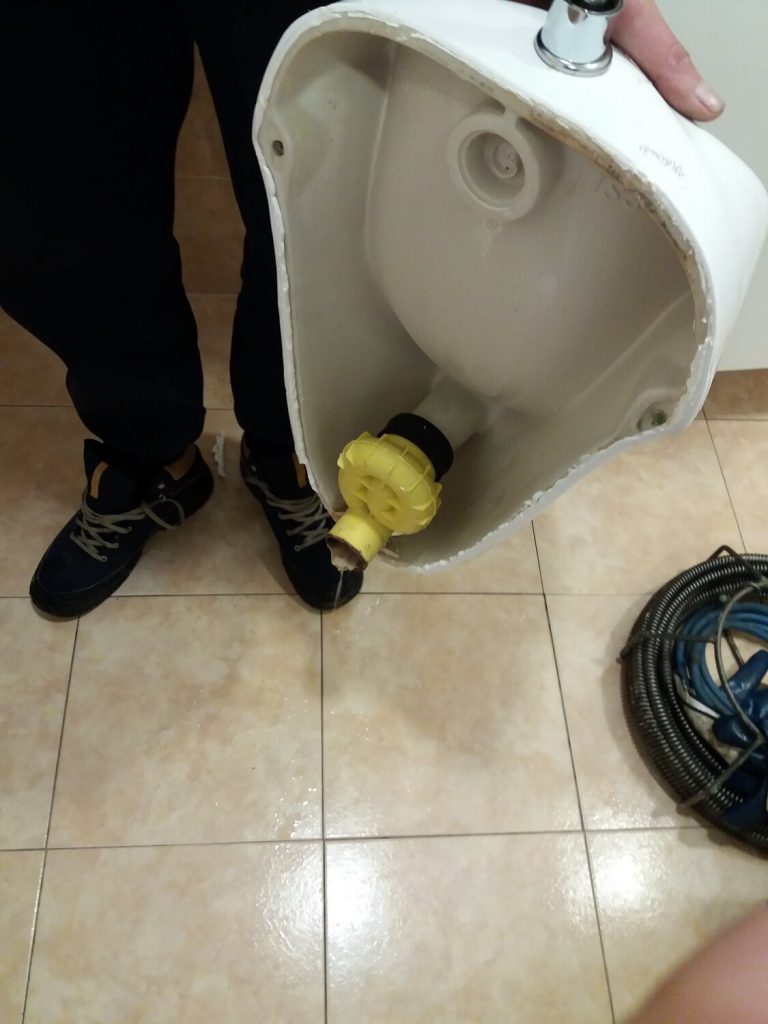 отпушване на писуар